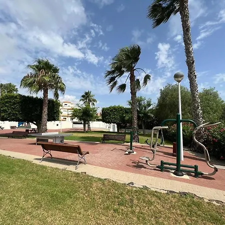 Сasa de vacaciones Maison Familiale 3 Chambres, 8 Couchages, Piscine Et Aires De Loisirs Communautaires, Gran Alacant