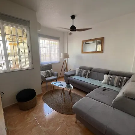 Hébergement de vacances Maison Familiale 3 Chambres, 8 Couchages, Piscine Et Aires De Loisirs Communautaires, *